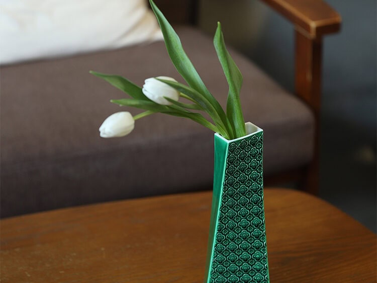 Jingdezhen Ceramic Vase: Begonia-pattern Vase “Jiaolu”
