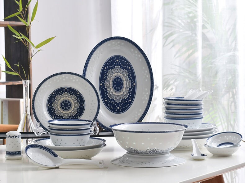 Ceramic Dinnerware Set: Immaculate Lotus Blossoms (30-piece)