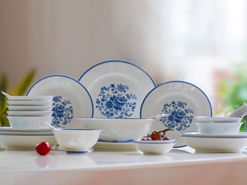 Ceramic Dinnerware Set: Everblooming Rose Multiflora (Rose Multiflora Motif)