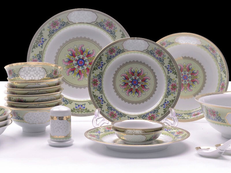 Ceramic Dinnerware Set: Happy Moments (30-piece)