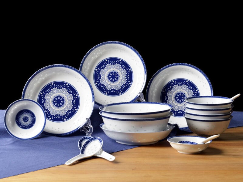 Ceramic Dinnerware Set: Immaculate Lotus Blossoms (16-piece)