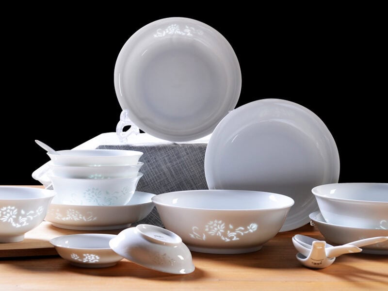 Ceramic Dinnerware Set: Delicate Belle of Blooms (16-piece)