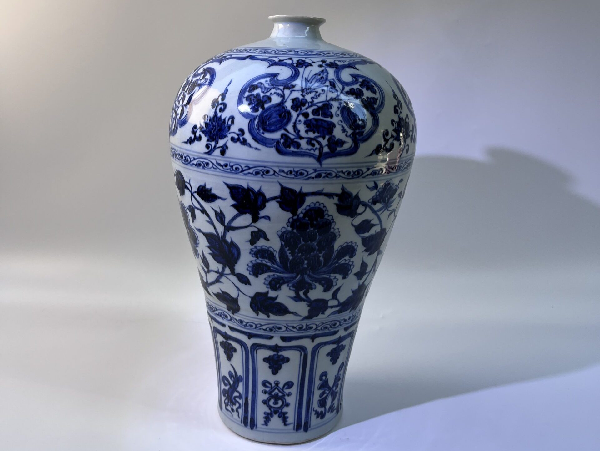 Imitation Yuan Dynasty Blue-and-White Meiping Vase with Interlocking Peony Pattern and Reserved Panels, Handmade Antique-Style Porcelain