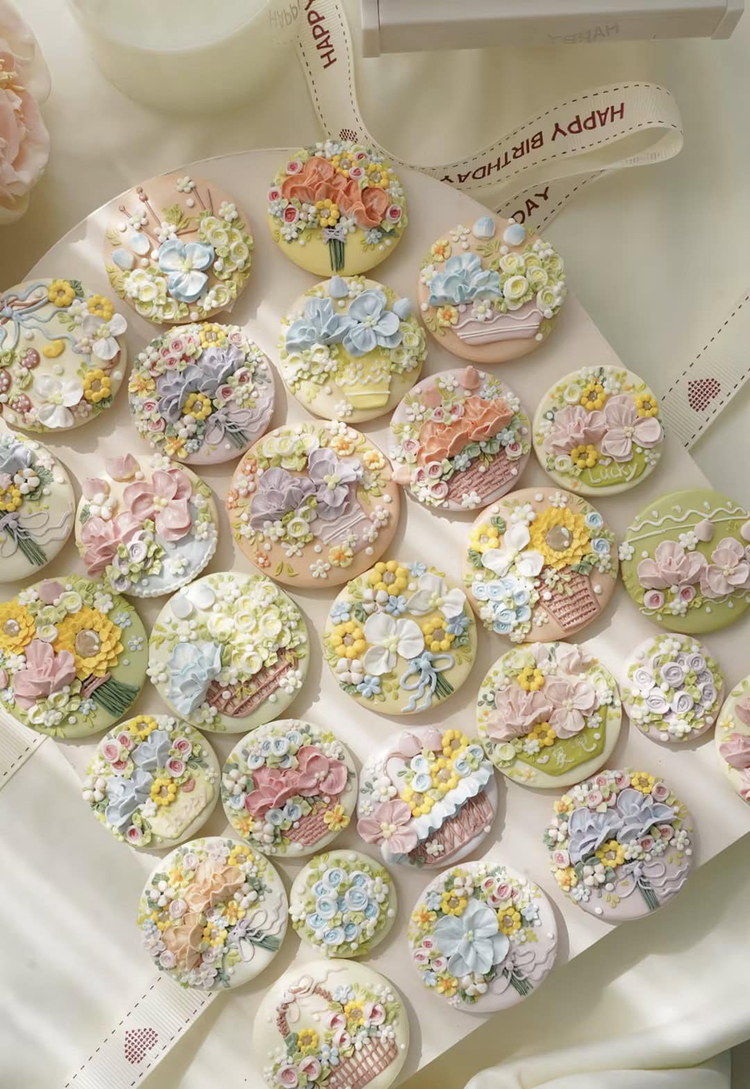 Ceramic Refrigerator Magnets: Bringing Jingdezhen Porcelain into Everyday Life